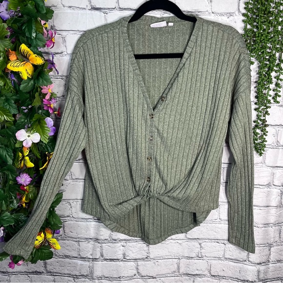 _🌼3/$30🌼NWOT So Ribbed Green Button Down Cardigan Size Small - Picture 2 of 15